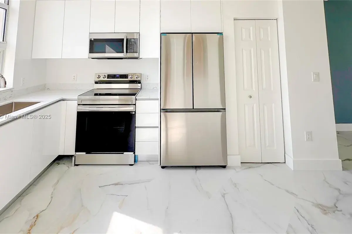 3001 NE 185th St # 317, Aventura FL 33180