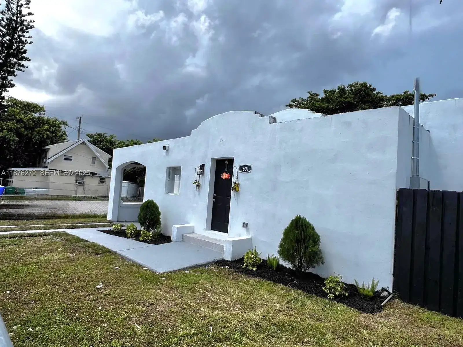 1601 NW 50th St, Miami FL 33142 photo 4