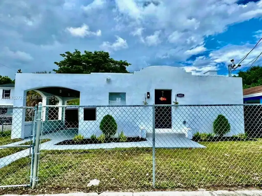 1601 NW 50th St, Miami FL 33142 photo 5