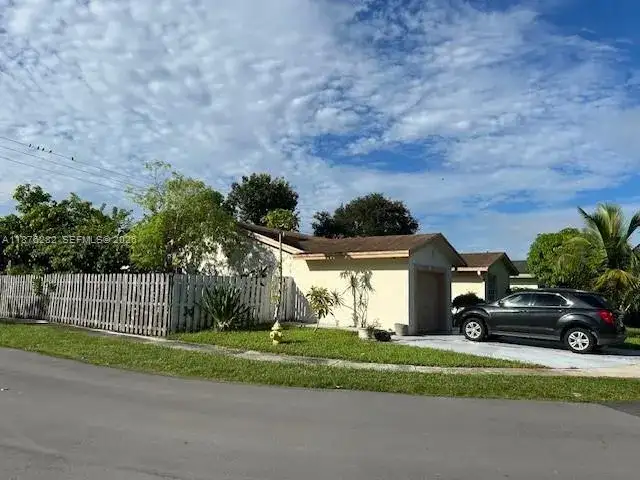 9604 NW 49th St, Sunrise FL 33351 photo 2