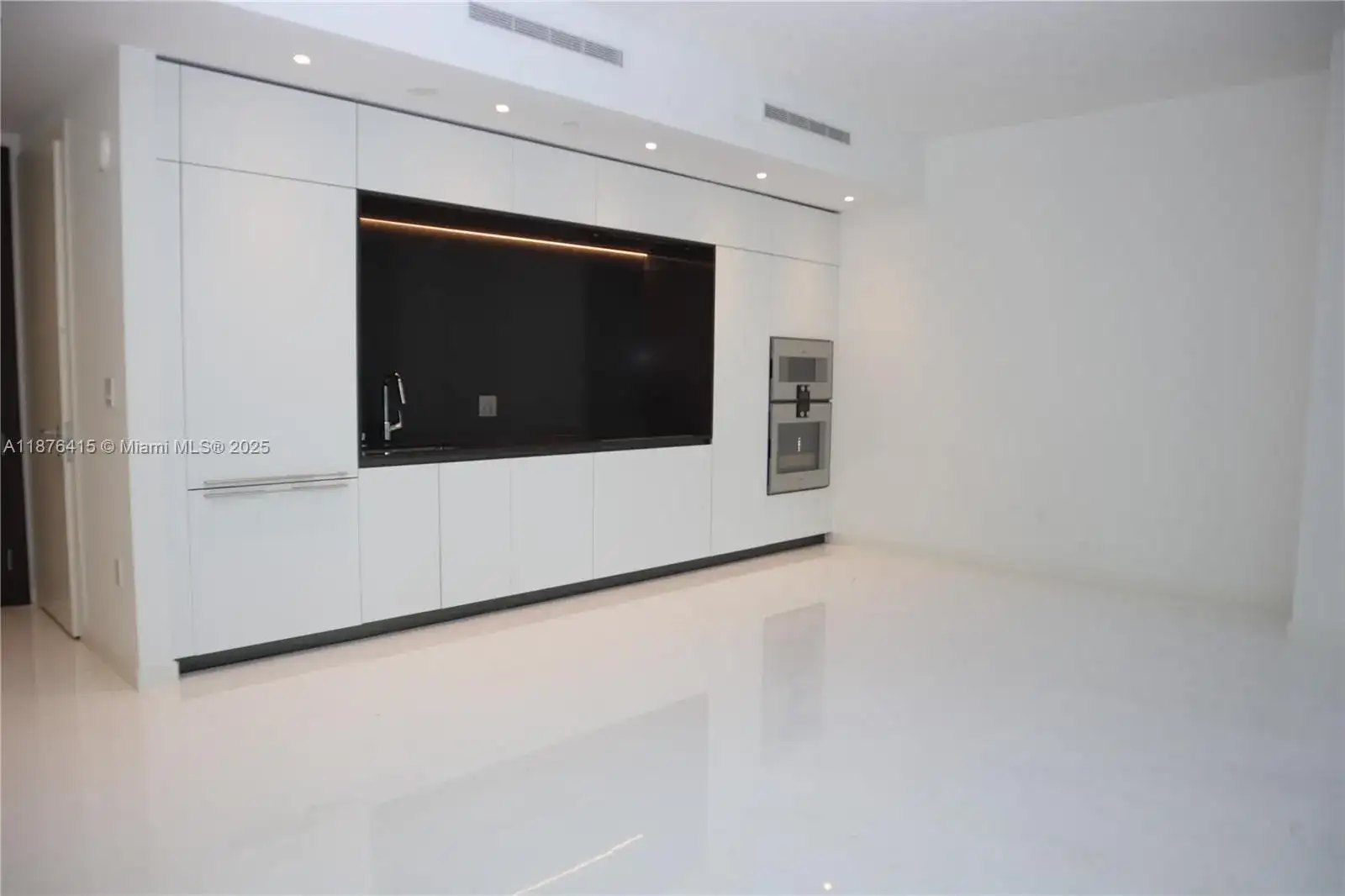 300 Biscayne Blvd Way # 2308, Miami FL 33131 photo 5