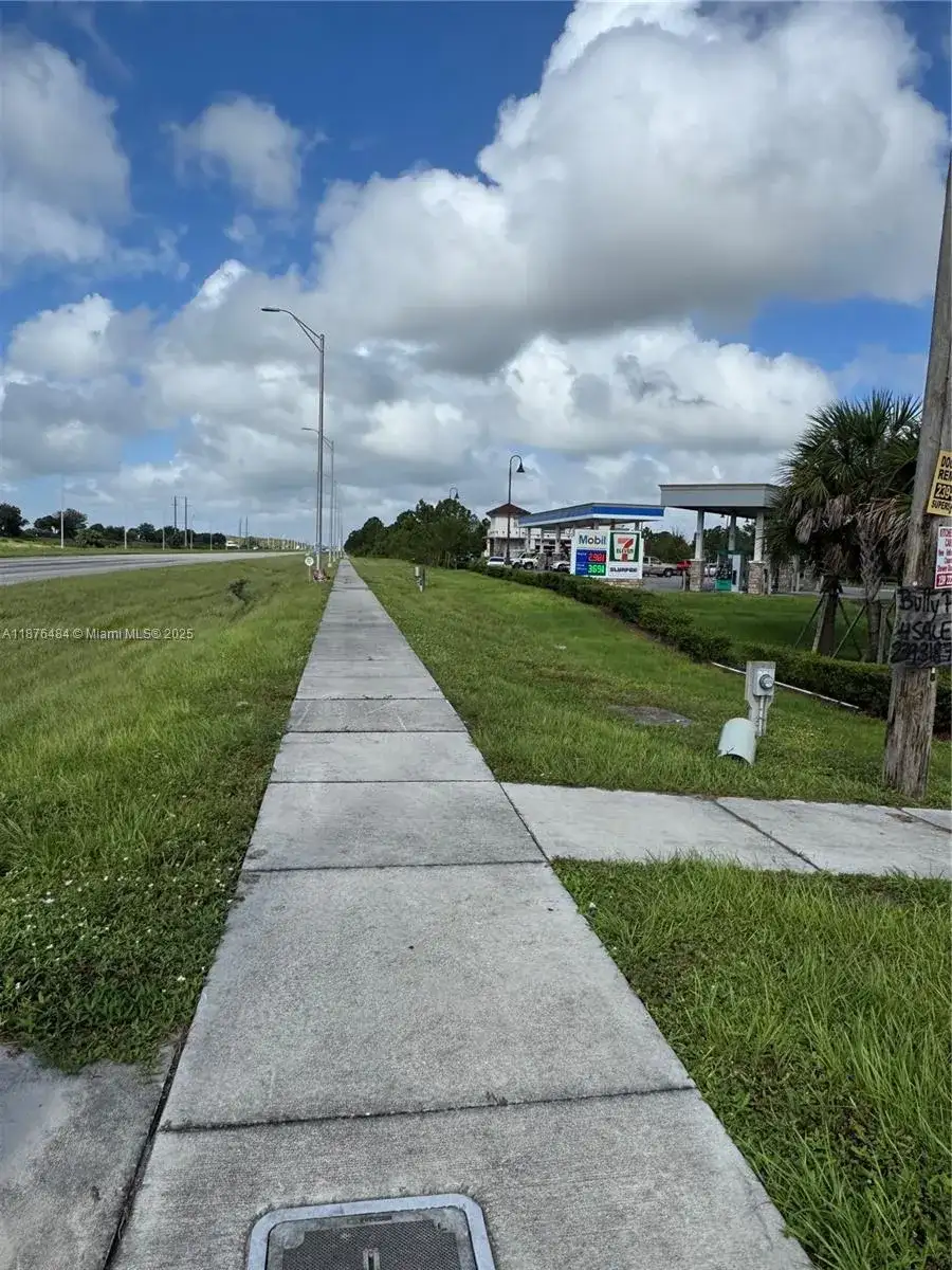 861 BARCIA, Lehigh Acres FL 33974 photo 4