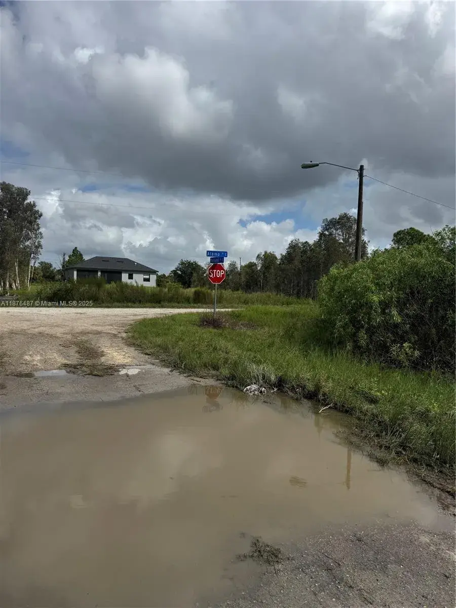 1005 PORTLAND, Lehigh Acres FL 33974