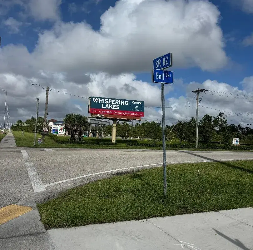 1005 PORTLAND, Lehigh Acres FL 33974