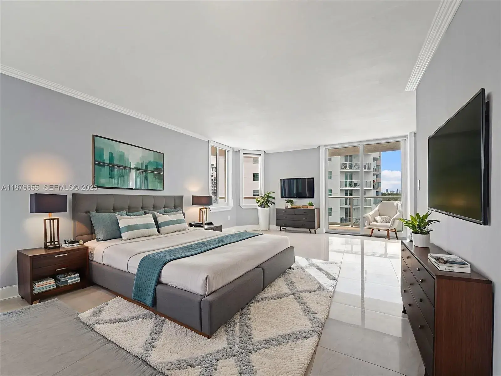 5900 Collins Av, Miami Beach FL 33140
