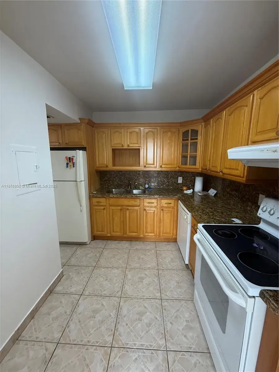 2025 NE 164th St # 806, North Miami Beach FL 33162