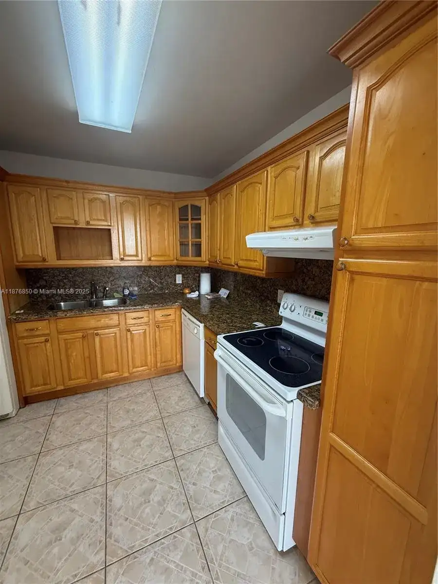2025 NE 164th St # 806, North Miami Beach FL 33162 photo 2