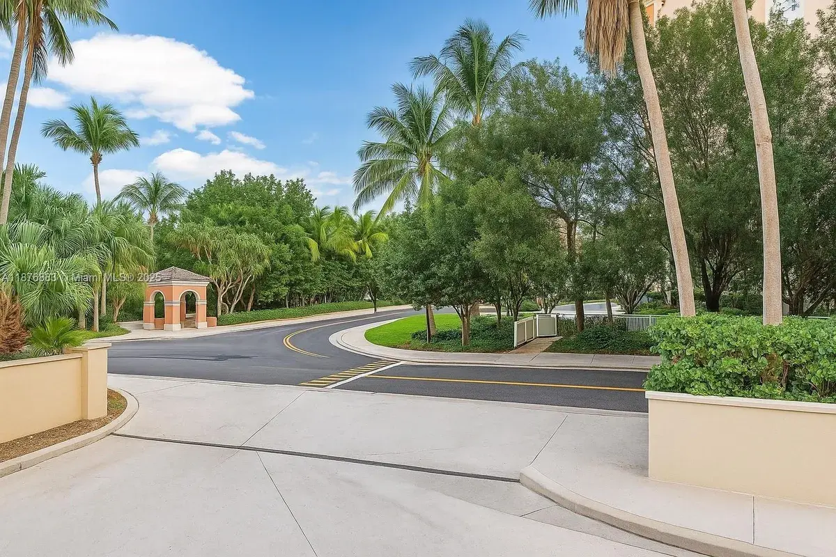 781 Crandon Blvd # 106, Key Biscayne FL 33149