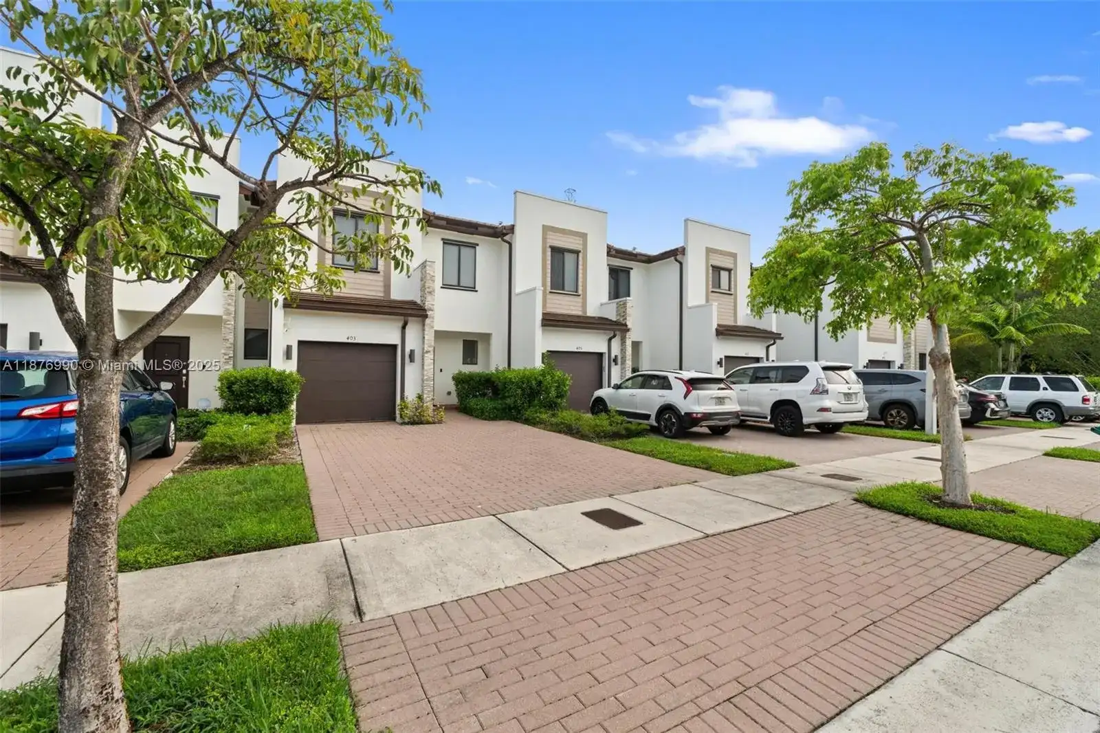 403 NE 212th St, Miami FL 33179 photo 2