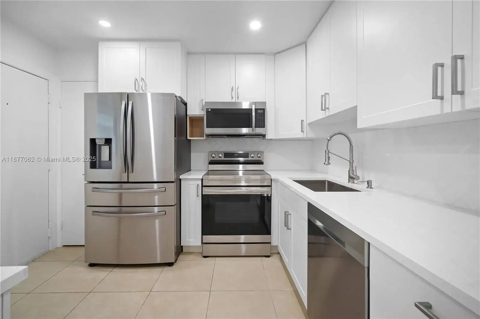 873 NE 195th St # 107, Miami FL 33179 photo 3