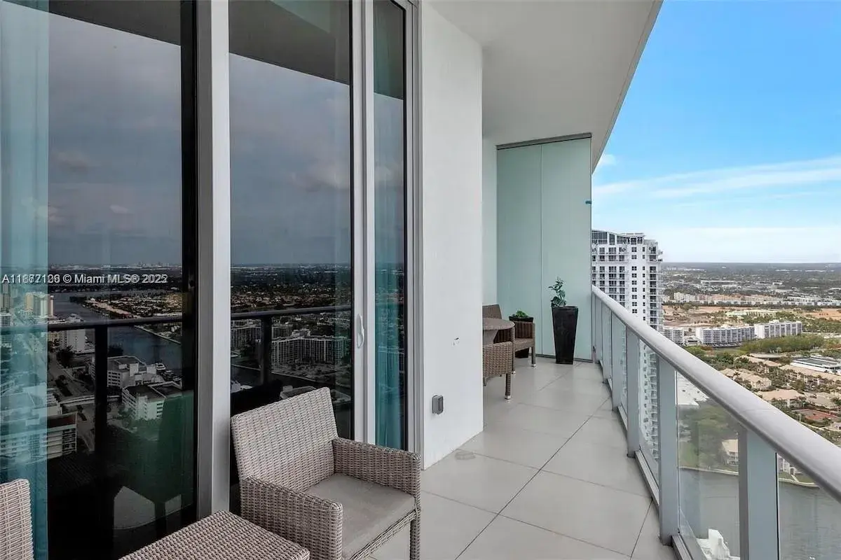 4111 S Ocean Dr, Hollywood FL 33019