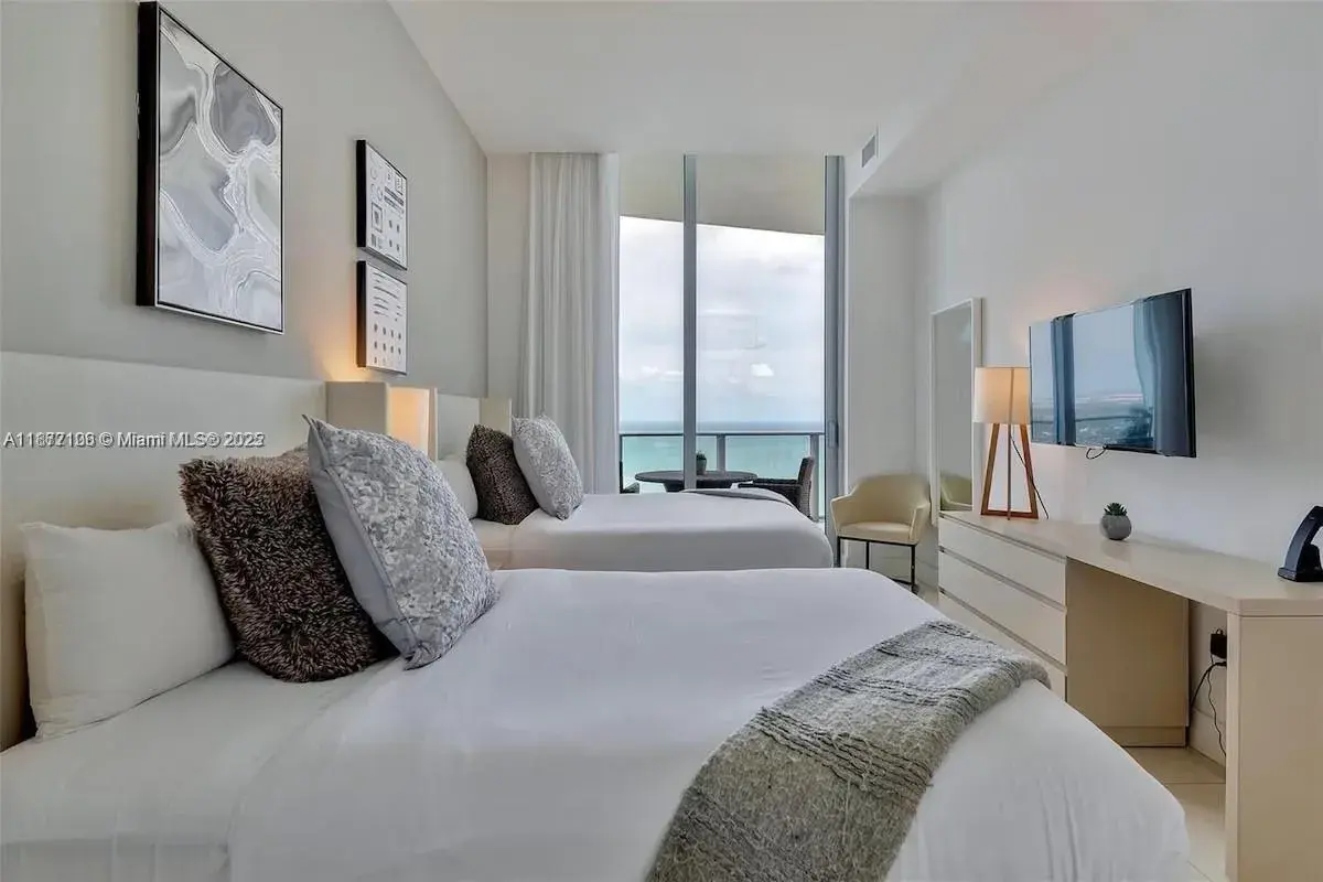 4111 S Ocean Dr, Hollywood FL 33019