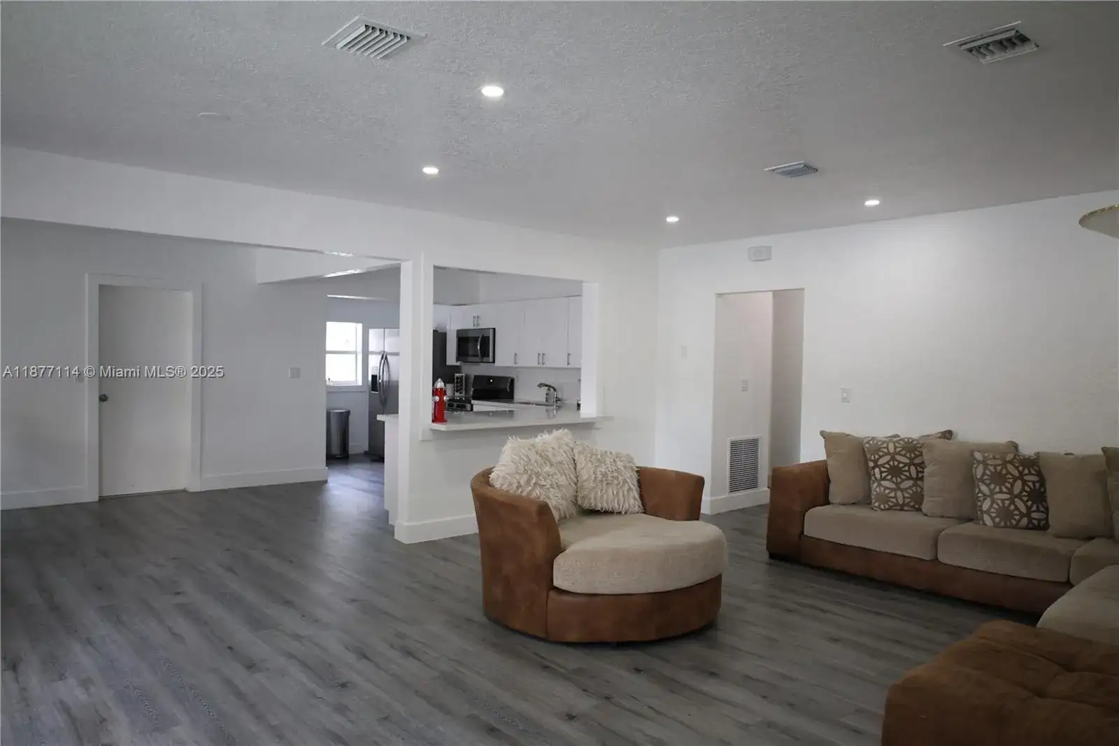 181 NE 121st St, North Miami FL 33161 photo 2