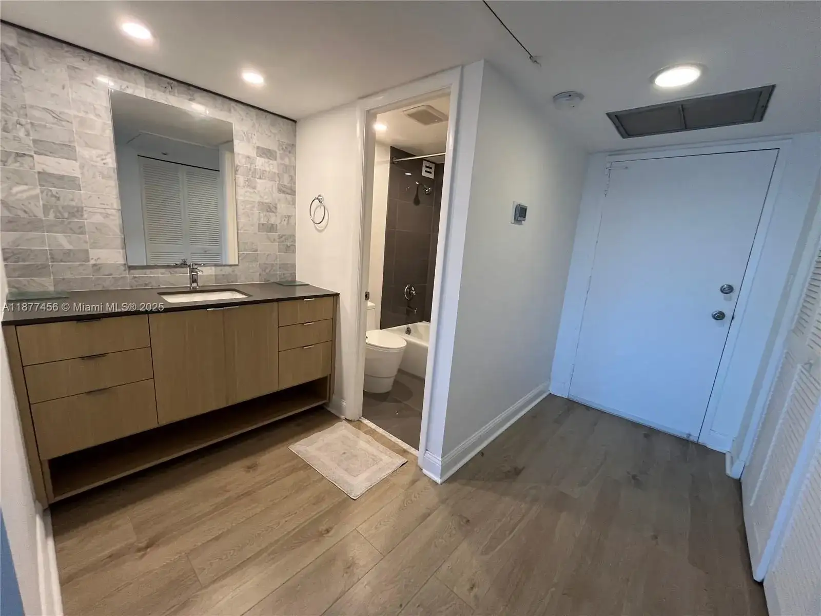 11111 Biscayne Blvd # 11A, Miami FL 33181 photo 3