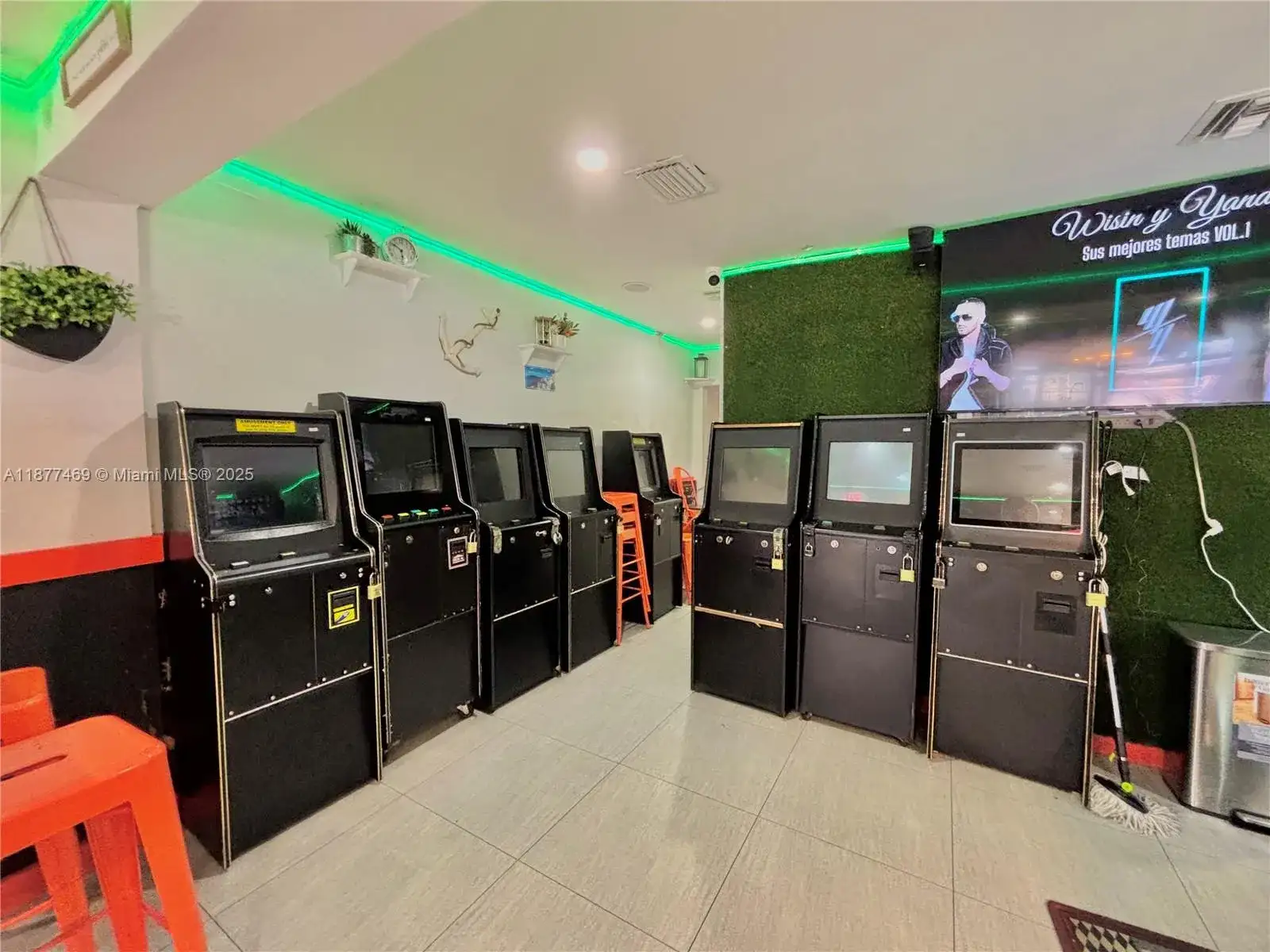 Cafeteria / Bar For Sale by the Palmetto, Miami FL 33155 photo 3
