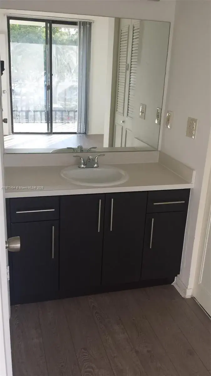 752 Executive Center Dr # 25, West Palm Beach FL 33401