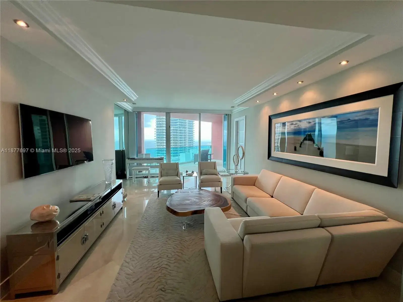 300 S Pointe Dr # 2806, Miami Beach FL 33139 photo 3