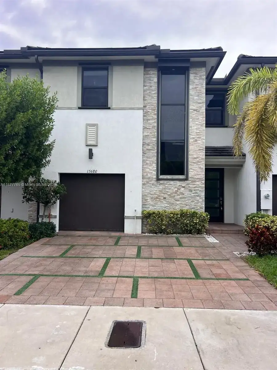 15680 NW 91st Ct, Miami Lakes FL 33018 photo 2