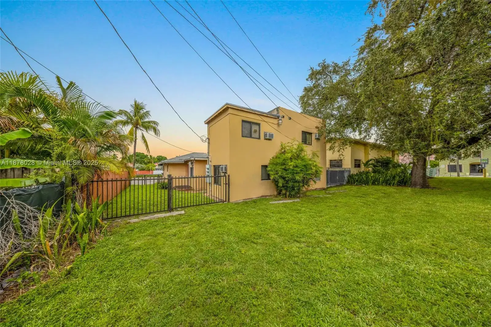 227 NW 17th Ave, Miami FL 33125 photo 2