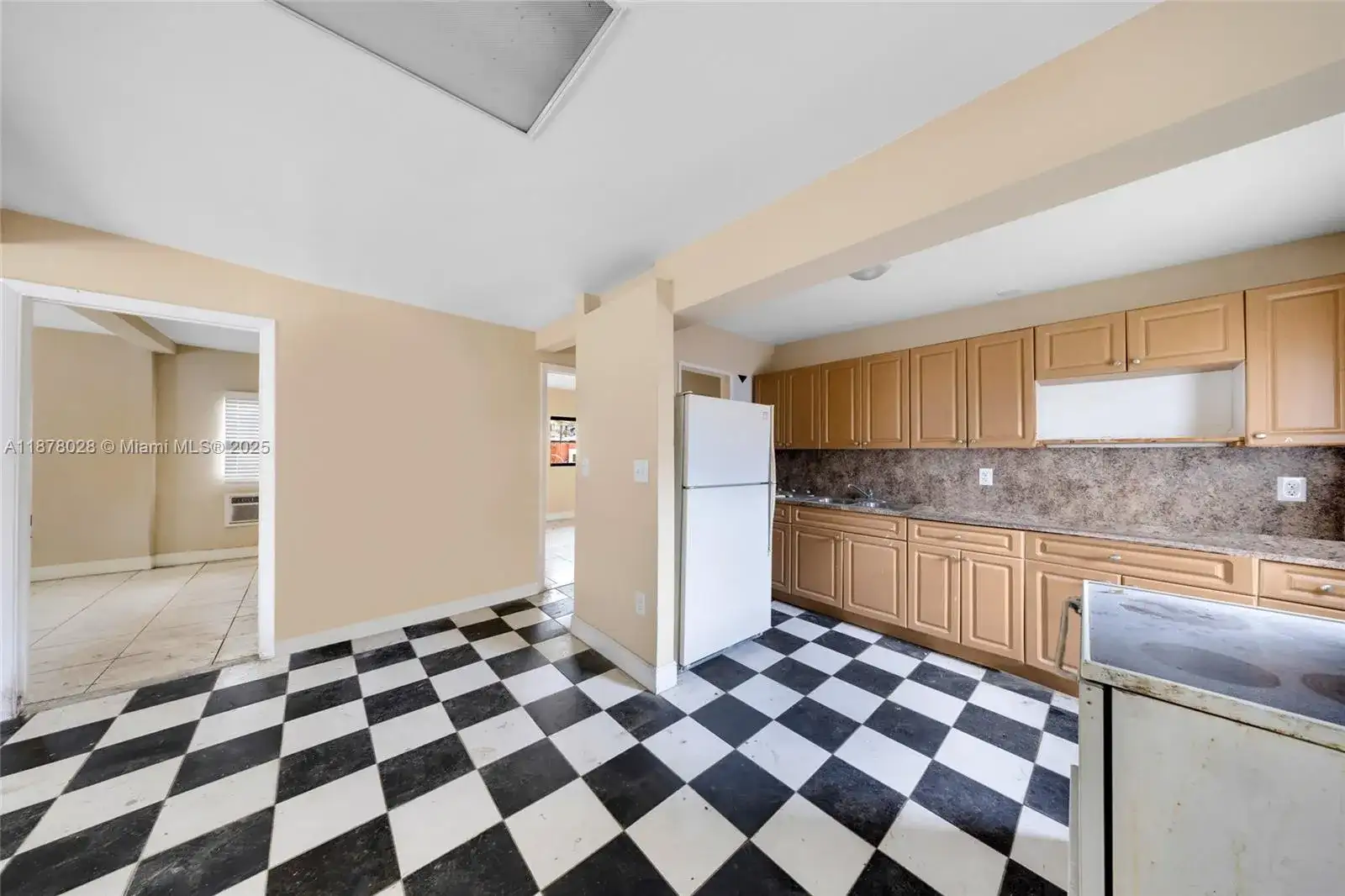 227 NW 17th Ave, Miami FL 33125 photo 4