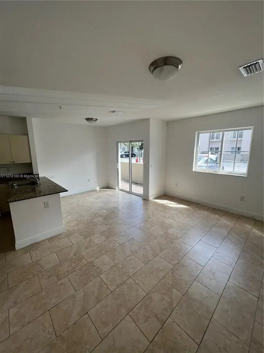 211 W 79th Pl # 302, Hialeah FL 33014 photo 2