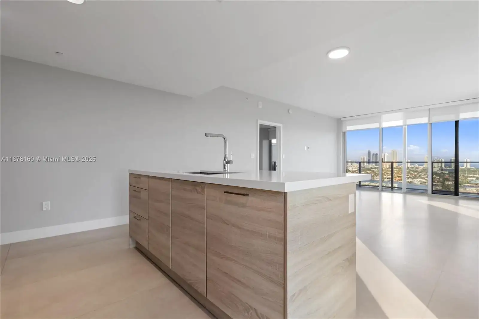 16385 Biscayne Blvd # 1921, North Miami Beach FL 33160 photo 4