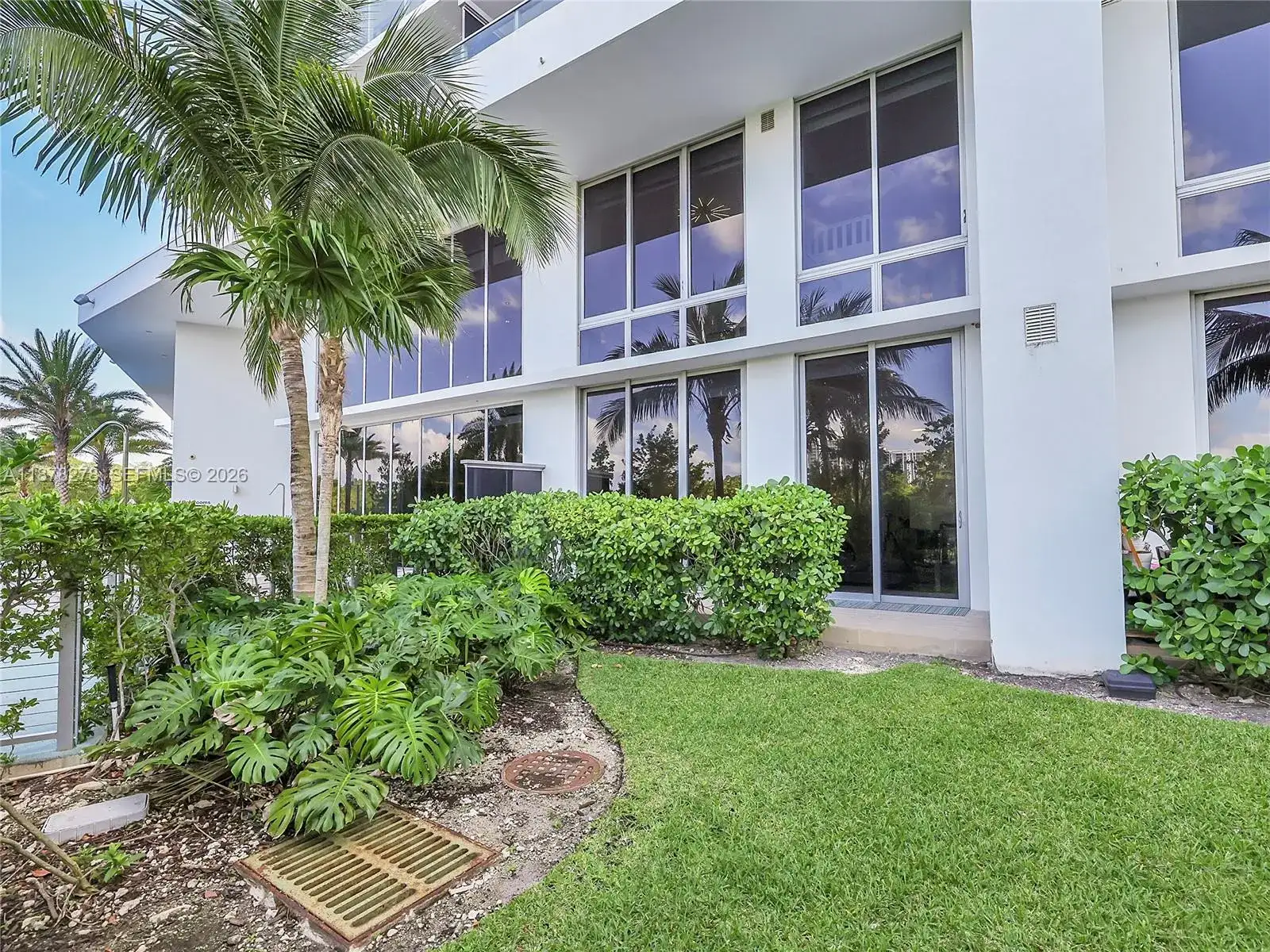 16385 Biscayne Blvd # 105, North Miami Beach FL 33160 photo 2