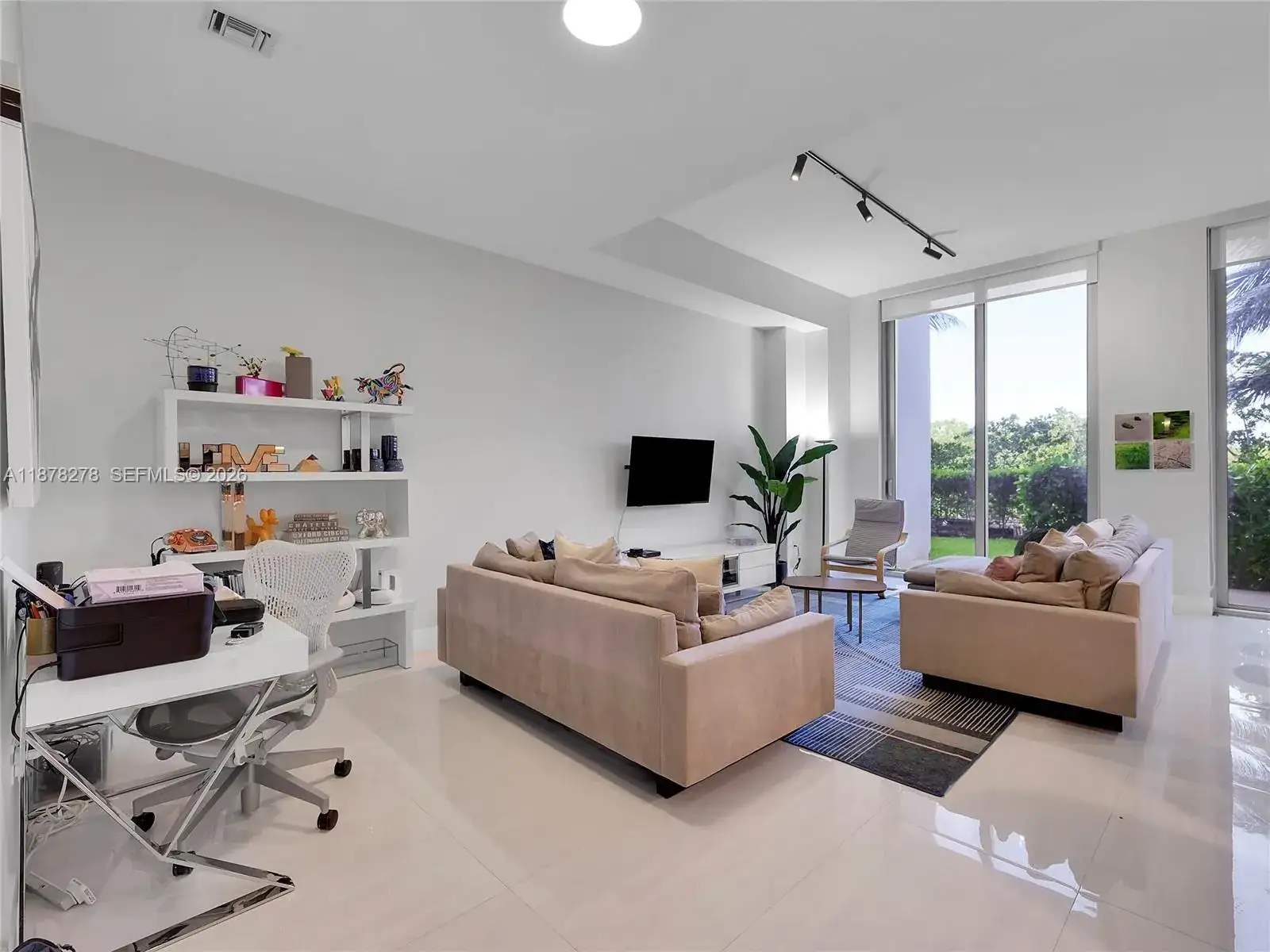 16385 Biscayne Blvd # 105, North Miami Beach FL 33160 photo 4