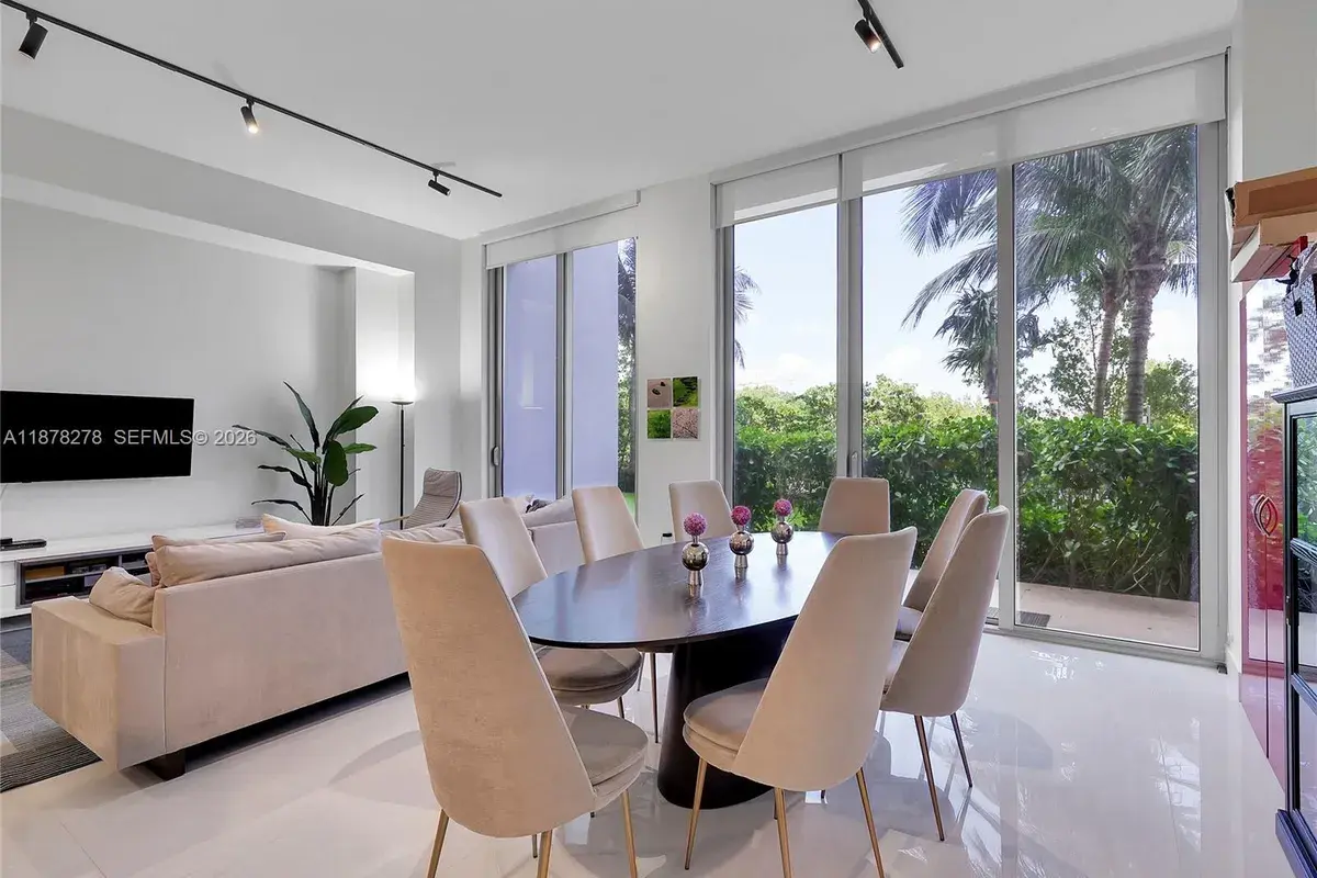 16385 Biscayne Blvd # 105, North Miami Beach FL 33160