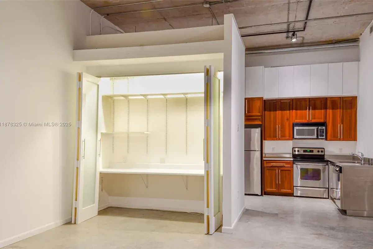 250 NW 23rd st # 308, Miami FL 33127