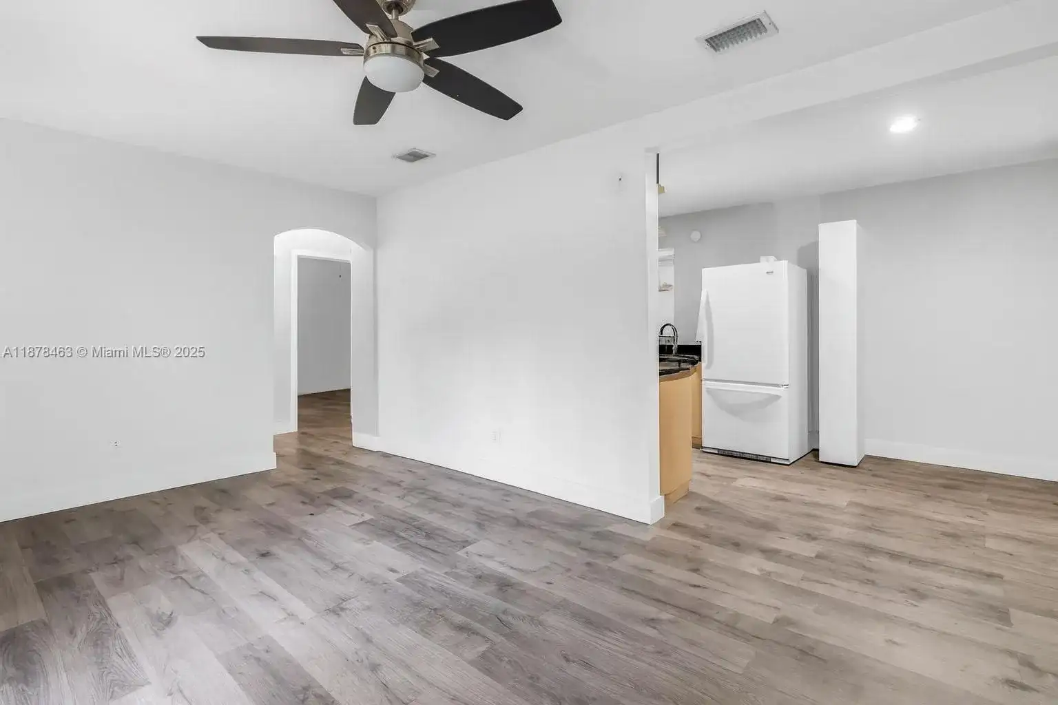 580 SE 2nd St, Hialeah FL 33010 photo 3