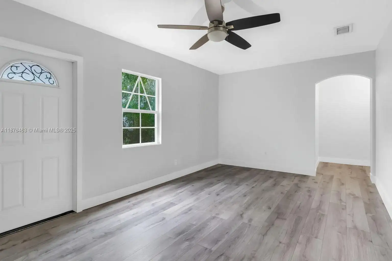 580 SE 2nd St, Hialeah FL 33010 photo 4