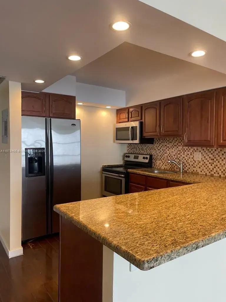 1000 Parkview Dr # 926, Hallandale Beach FL 33009