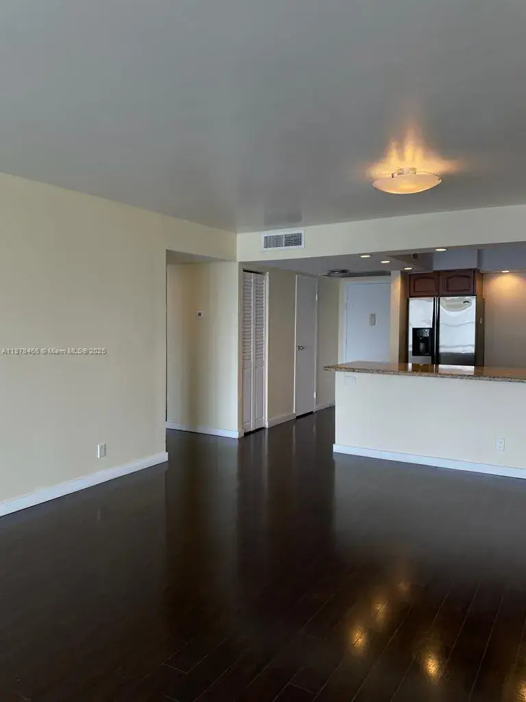 1000 Parkview Dr # 926, Hallandale Beach FL 33009