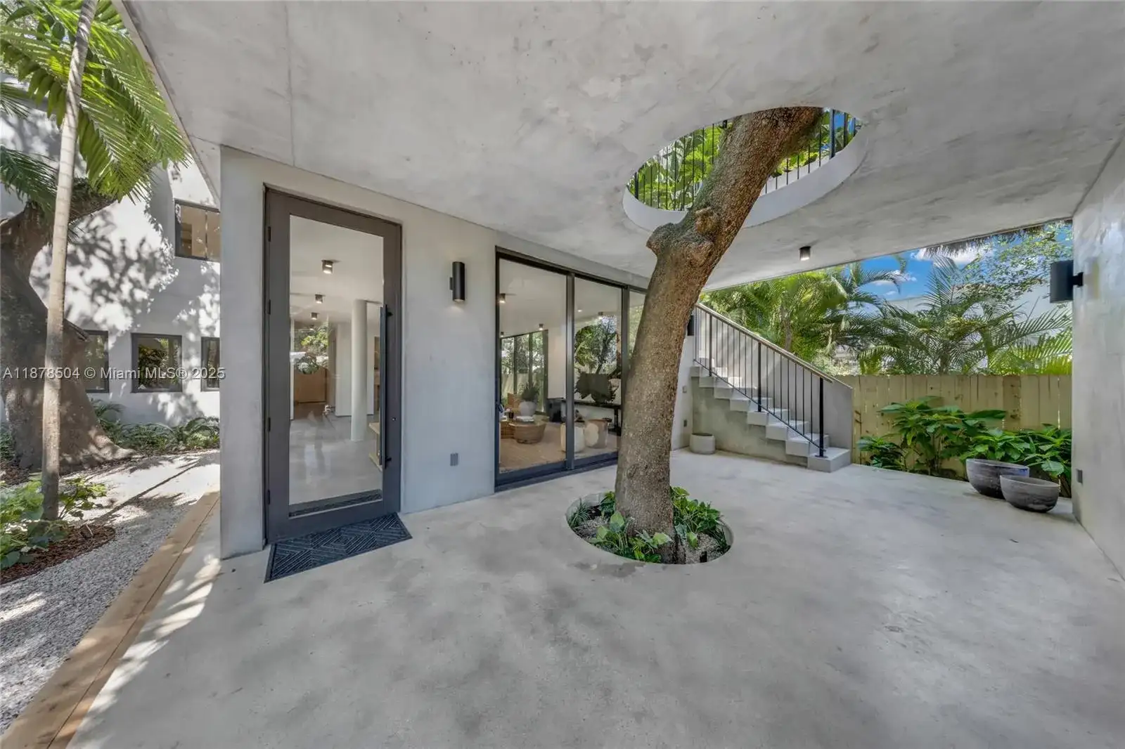 1000 NW 9th Ct, Miami FL 33136 photo 2