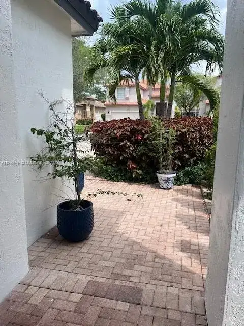 1298 NW 192nd Ter, Pembroke Pines FL 33029 photo 3