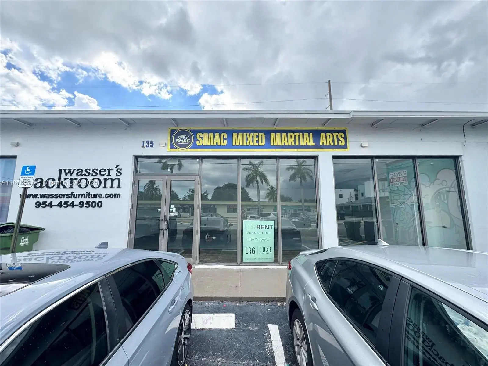 NE 1st Ave, Hallandale Beach FL 33009