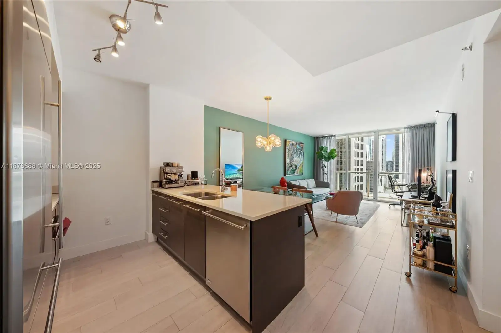 1 bedroom 1 bath Residential for sale at 55 SE 6th St # 1908, Miami FL 33131