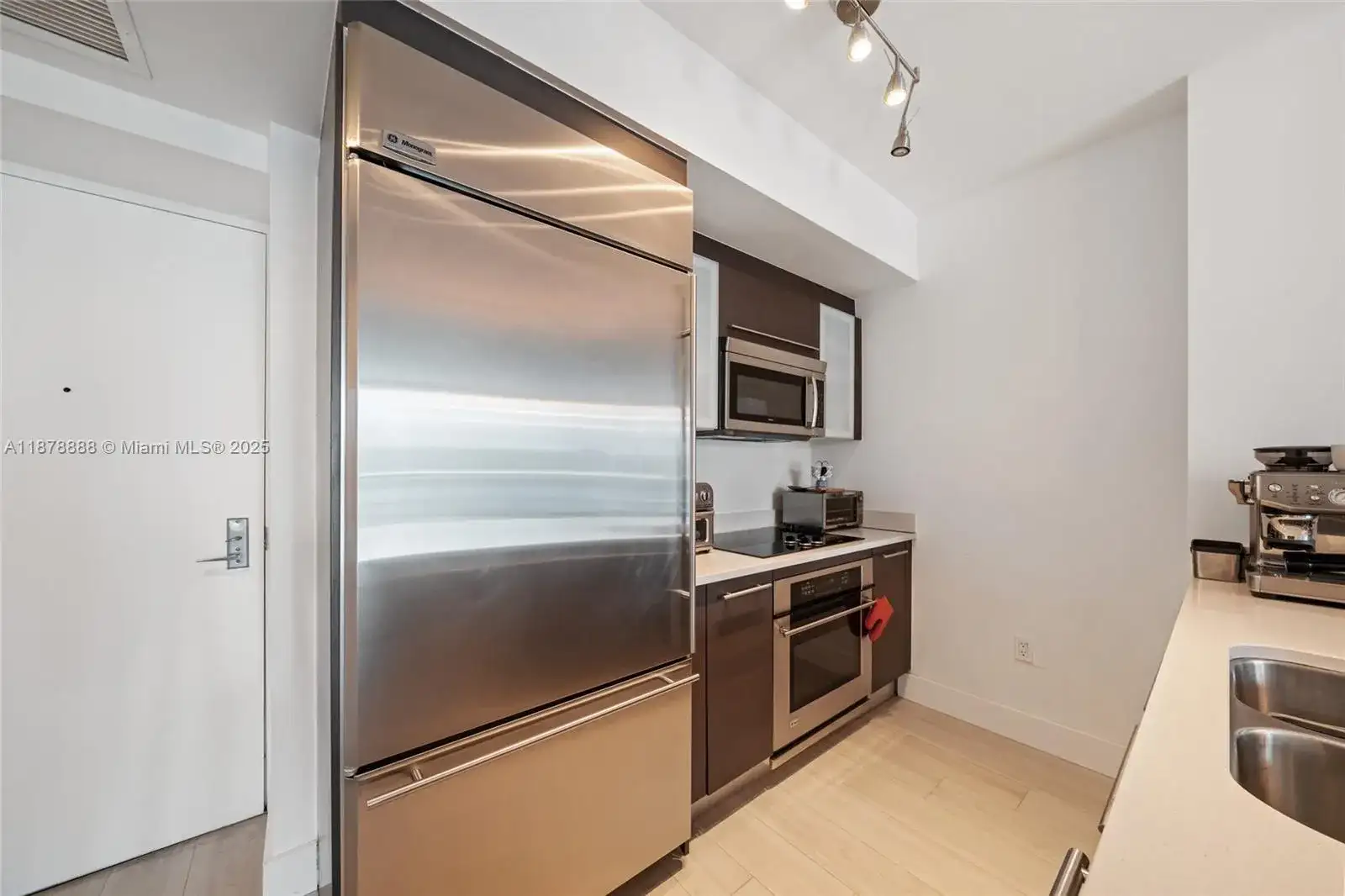 55 SE 6th St # 1908, Miami FL 33131 photo 5