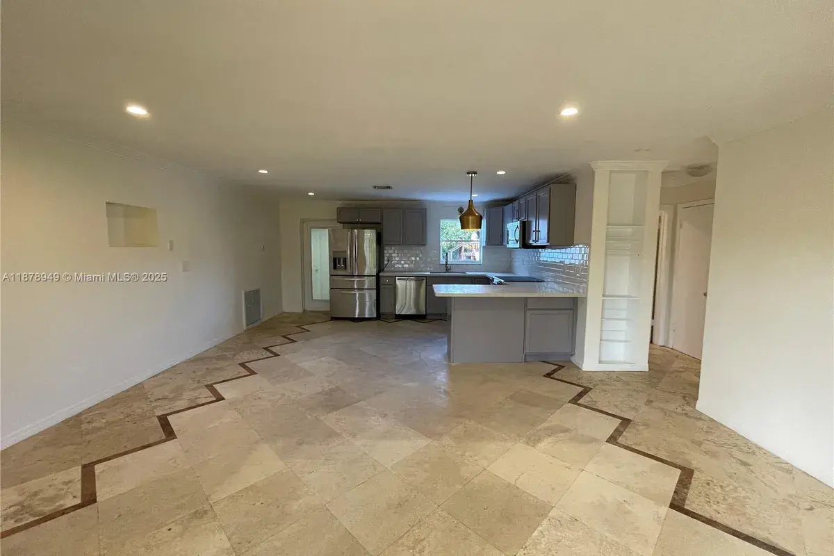 1107 NE 8th St, Hallandale Beach FL 33009
