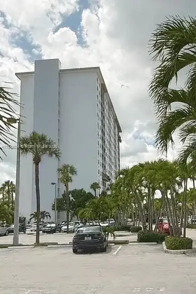 400 Kings Point Dr # 224, Sunny Isles Beach FL 33160 photo 2