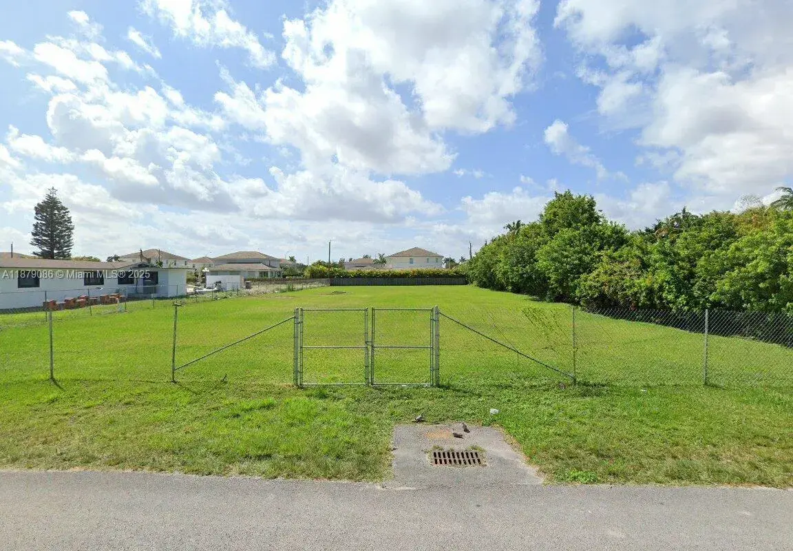 120 NW 120TH AVE, Sweetwater FL 33182