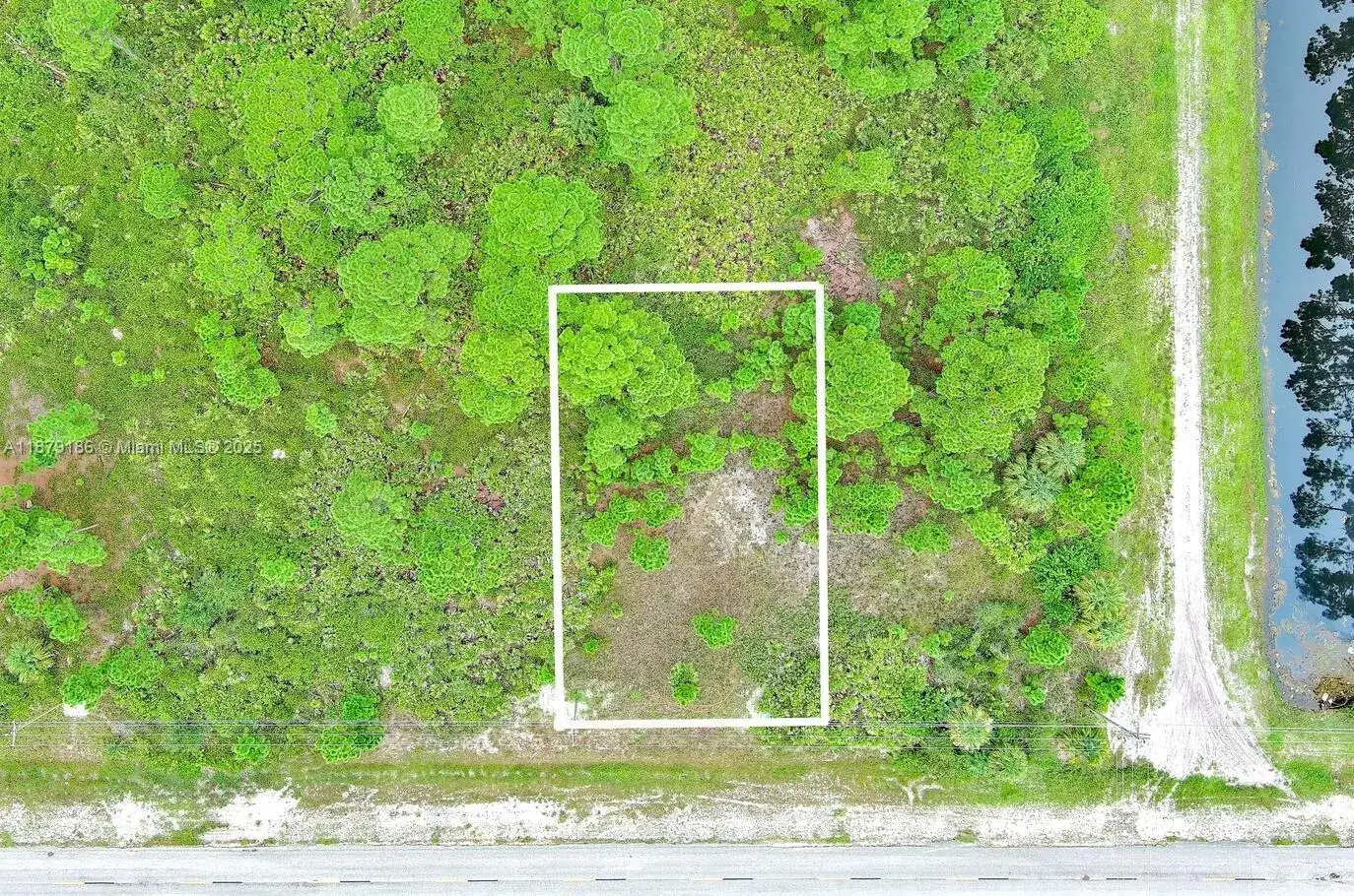 702 Eisenhower Blvd, Lehigh Acres FL 33974 photo 2