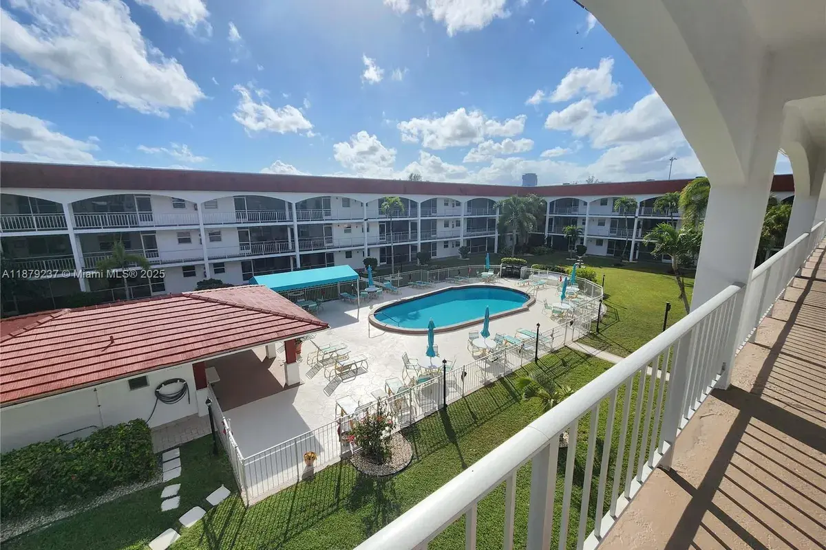 580 Egret Dr # 322, Hallandale Beach FL 33009