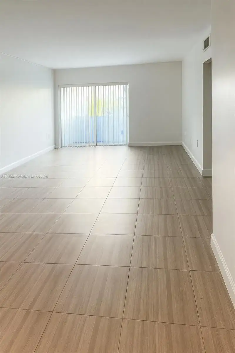 400 Kings Point Dr # 224, Sunny Isles Beach FL 33160 photo 5