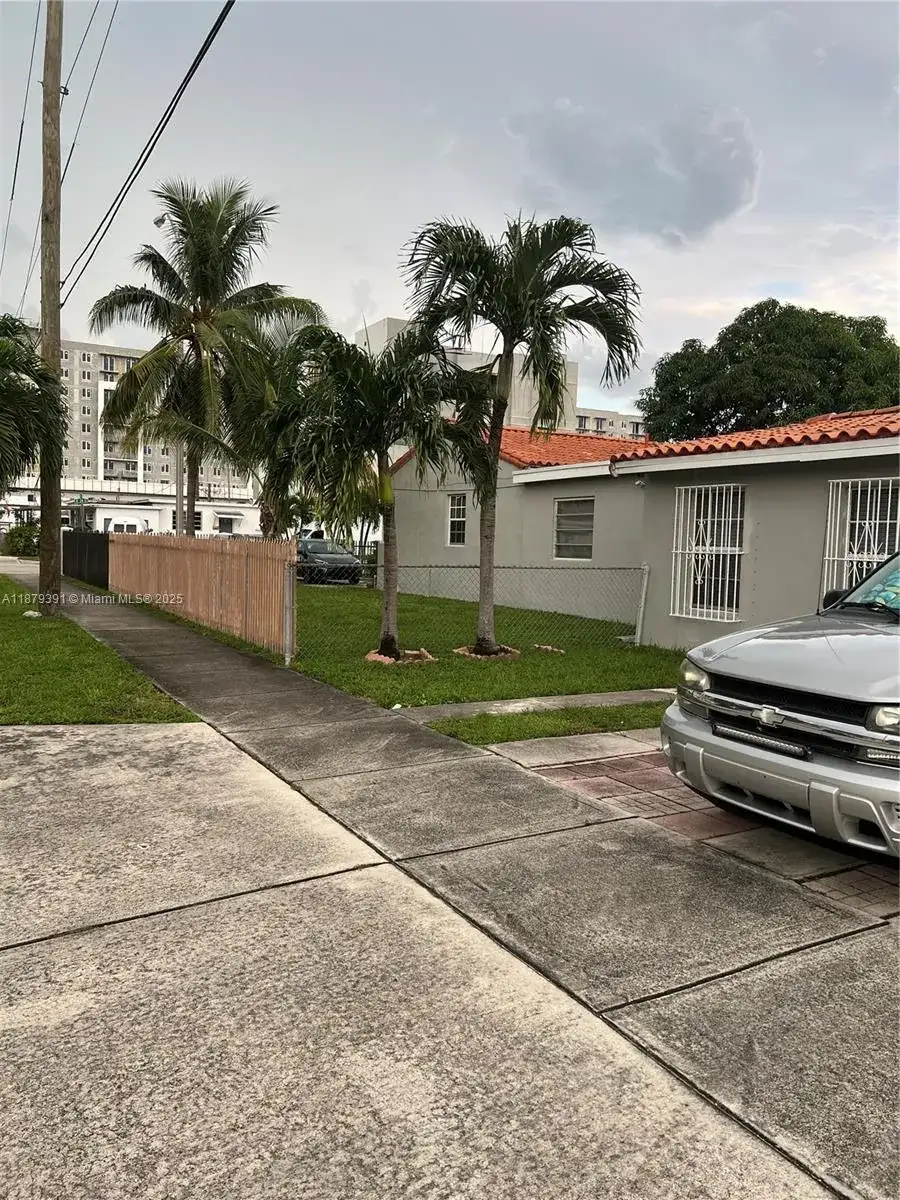 904 E 24th St, Hialeah FL 33013 photo 2