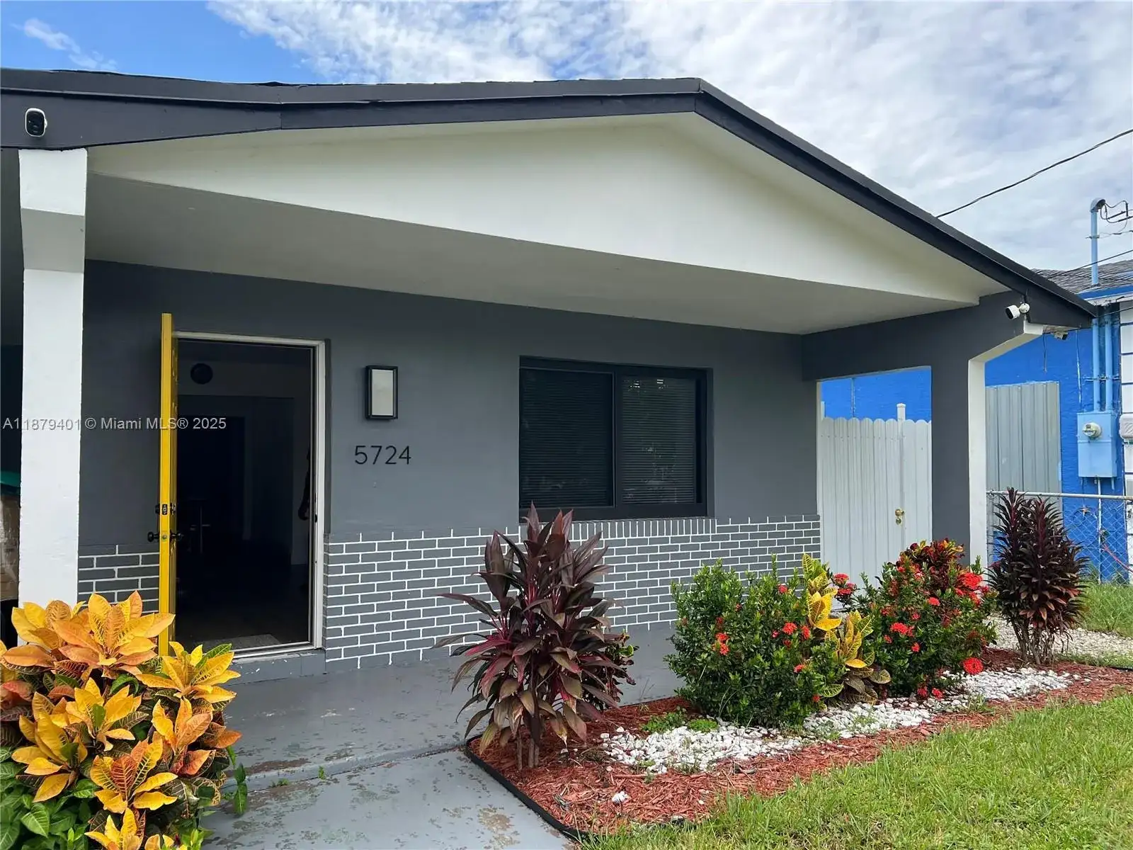 5724 SW 18th St, West Park FL 33023 photo 2