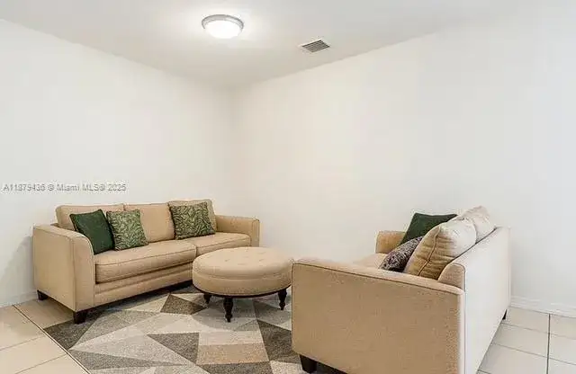 380 NE 37th Ter, Homestead FL 33033 photo 2