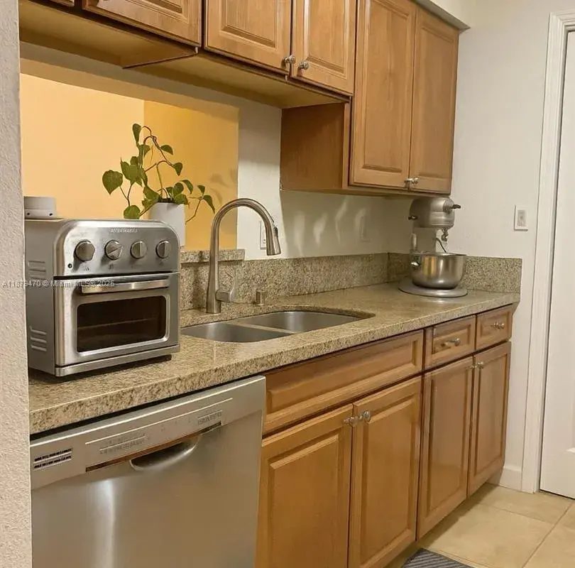 949 Riverside drive # 417, Coral Springs FL 33071