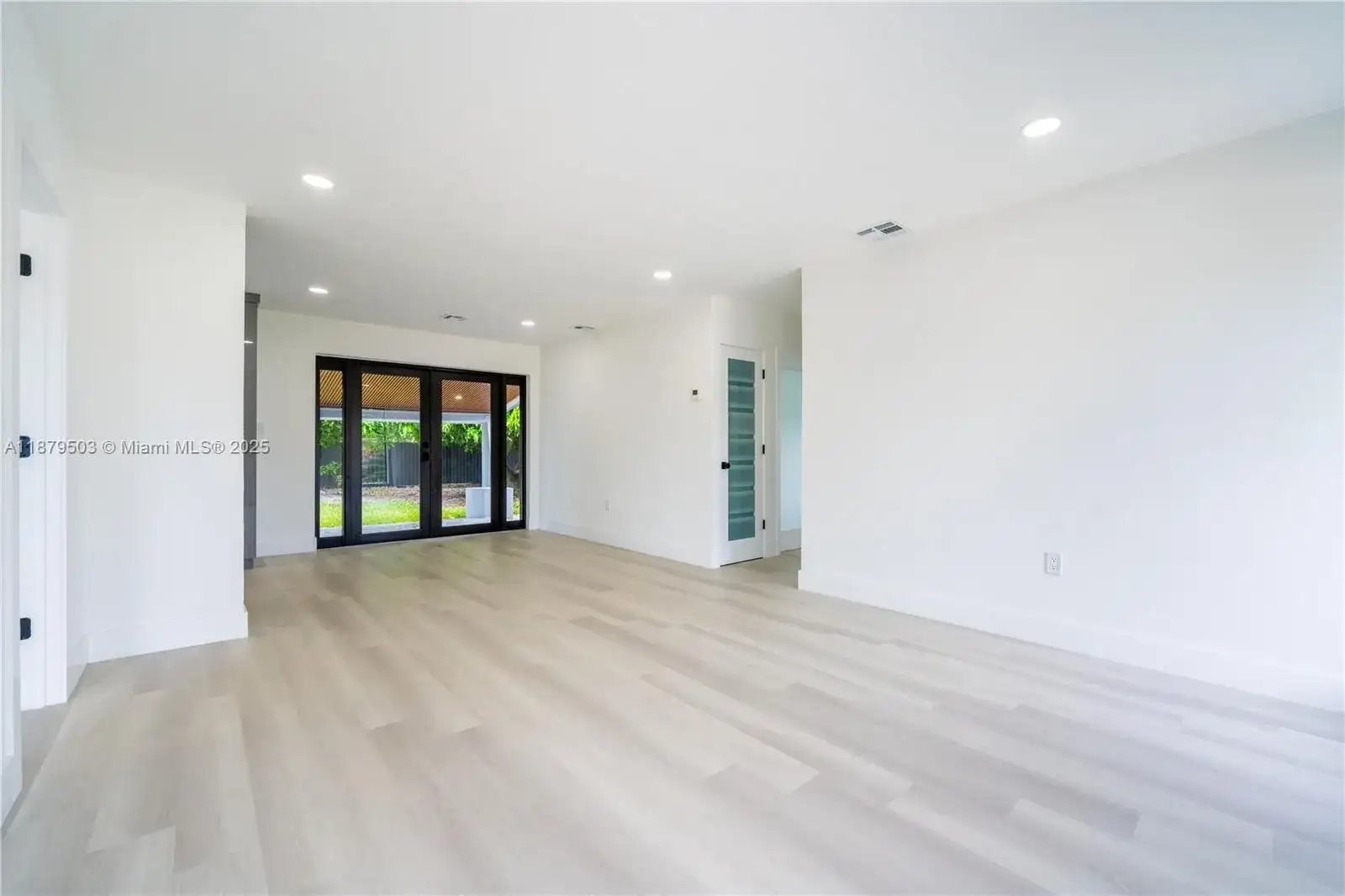 1301 NW 176th Ter, Miami Gardens FL 33169 photo 4